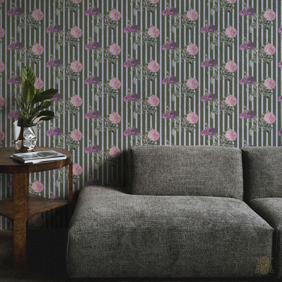 Papier peint fleuri appliqué sur un mur