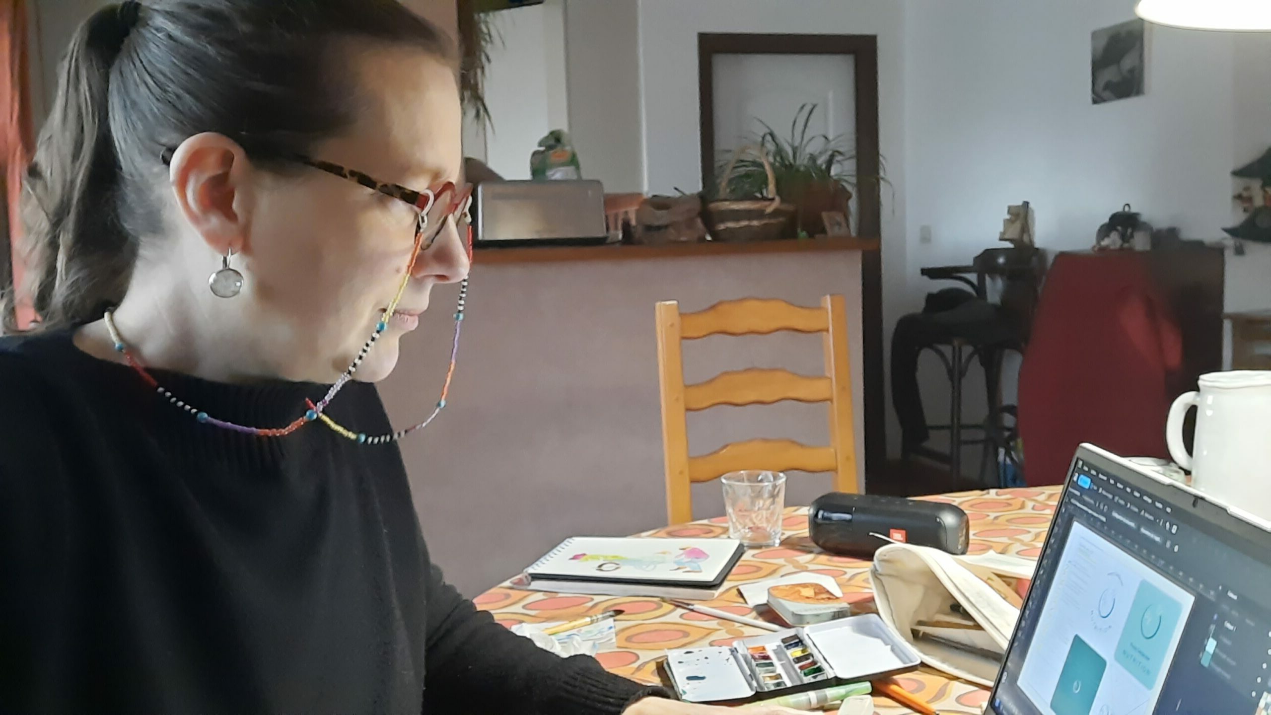 Hello! Me voilà en pleine concentration.